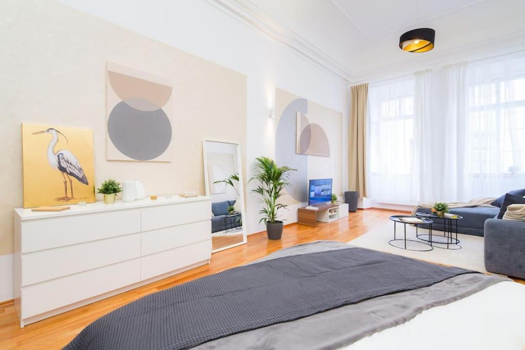 Lovely Historical In Mala Strana - N1st *