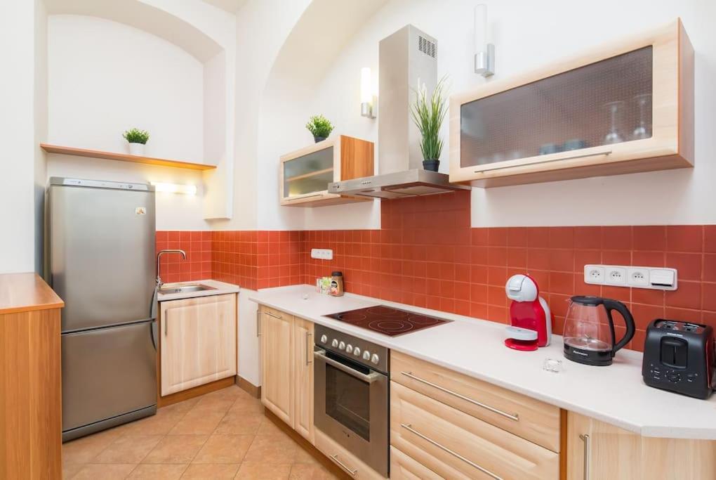 Lovely Historical In Mala Strana - N1st Apartment *